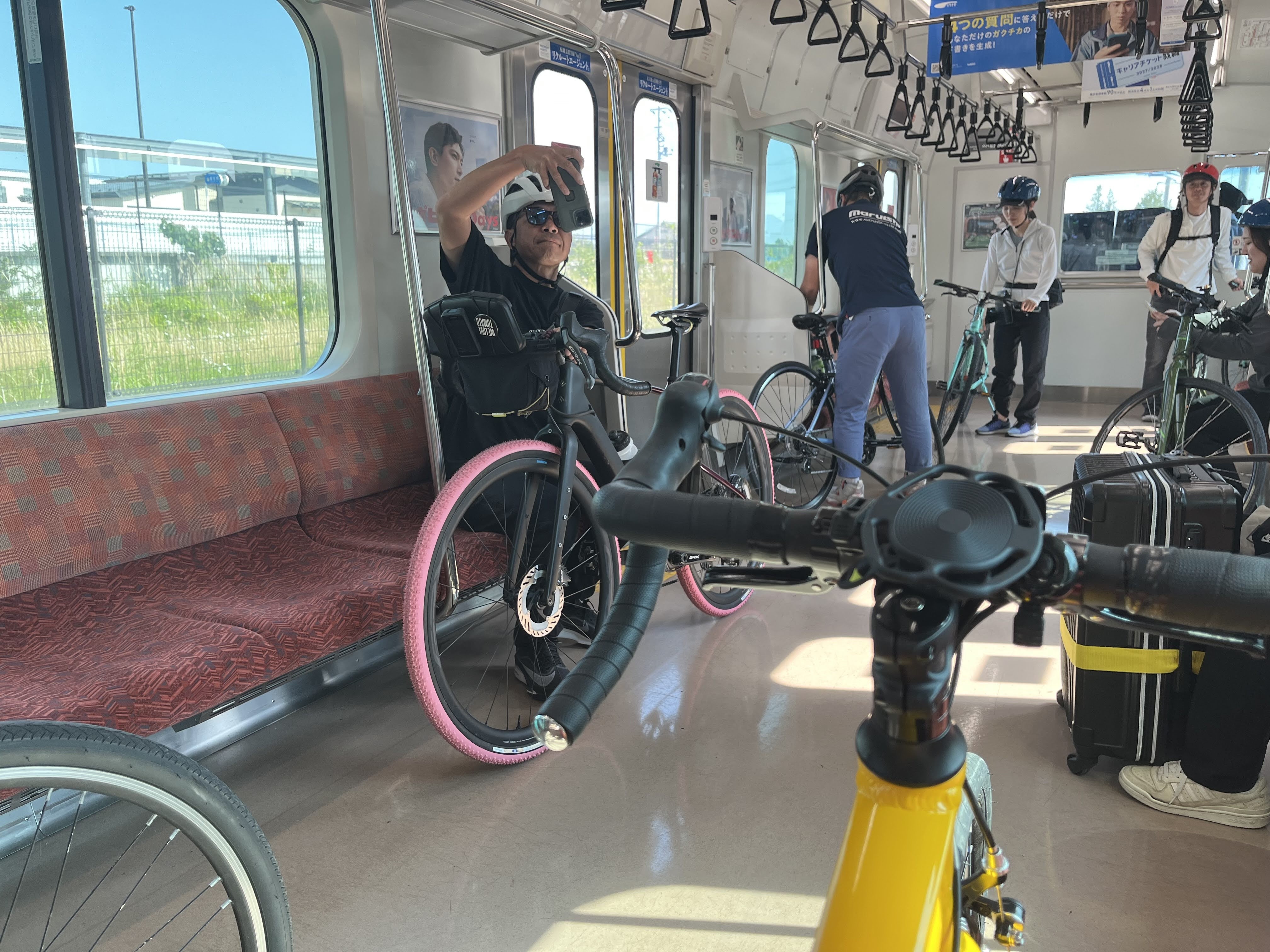 常磐線浜通りサイクルトレインに自転車をそのまま持ち込む様子