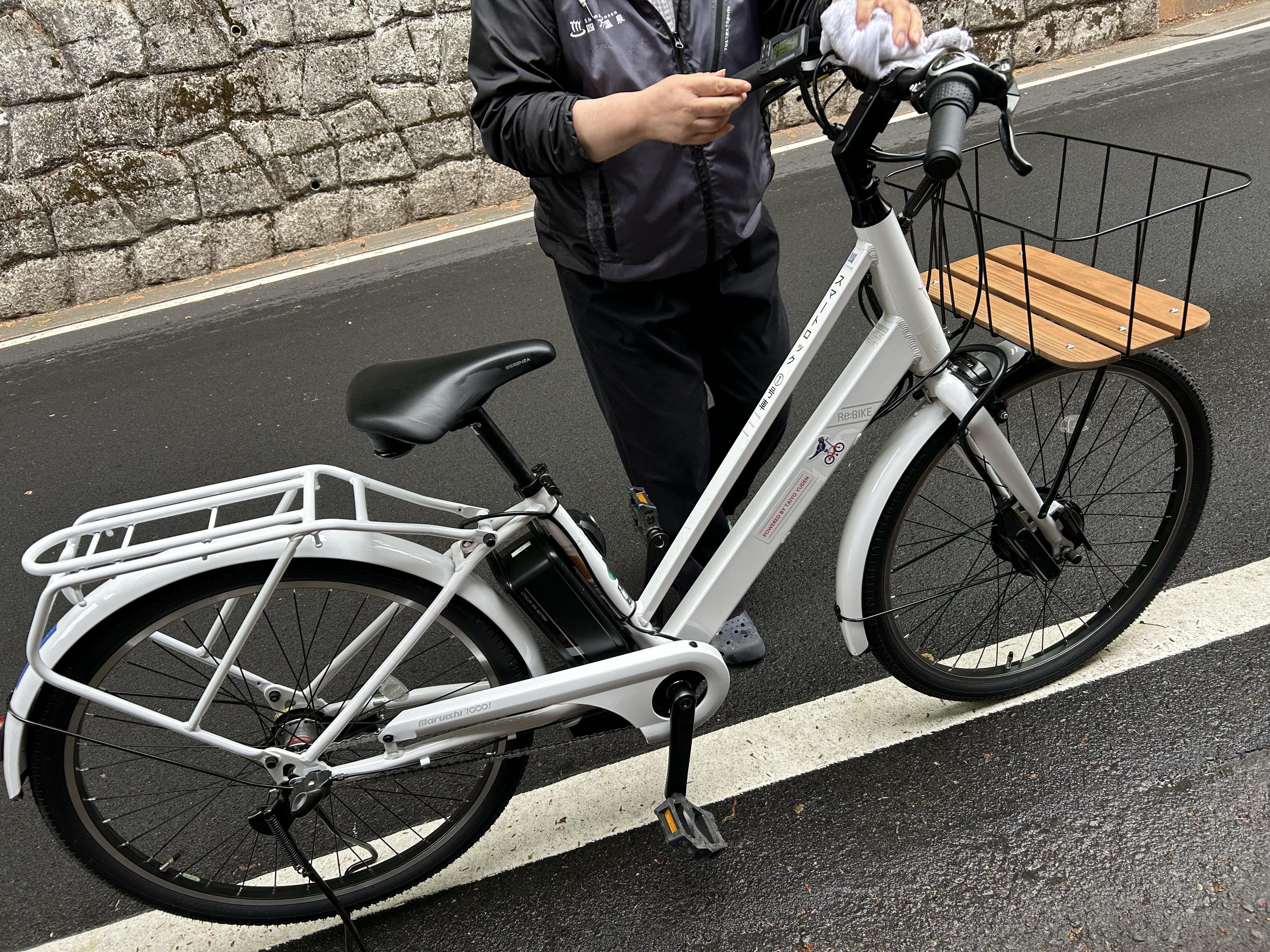 四万温泉で活用されている丸石サイクルのRe:BIKE