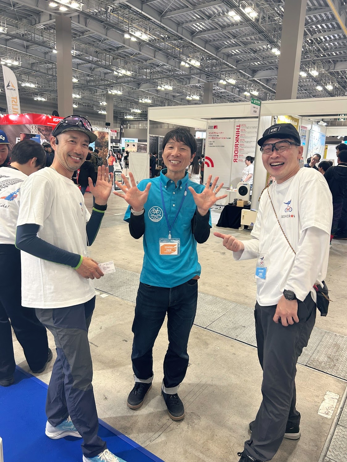 小口さんと代表、開発3人のスリーショット02