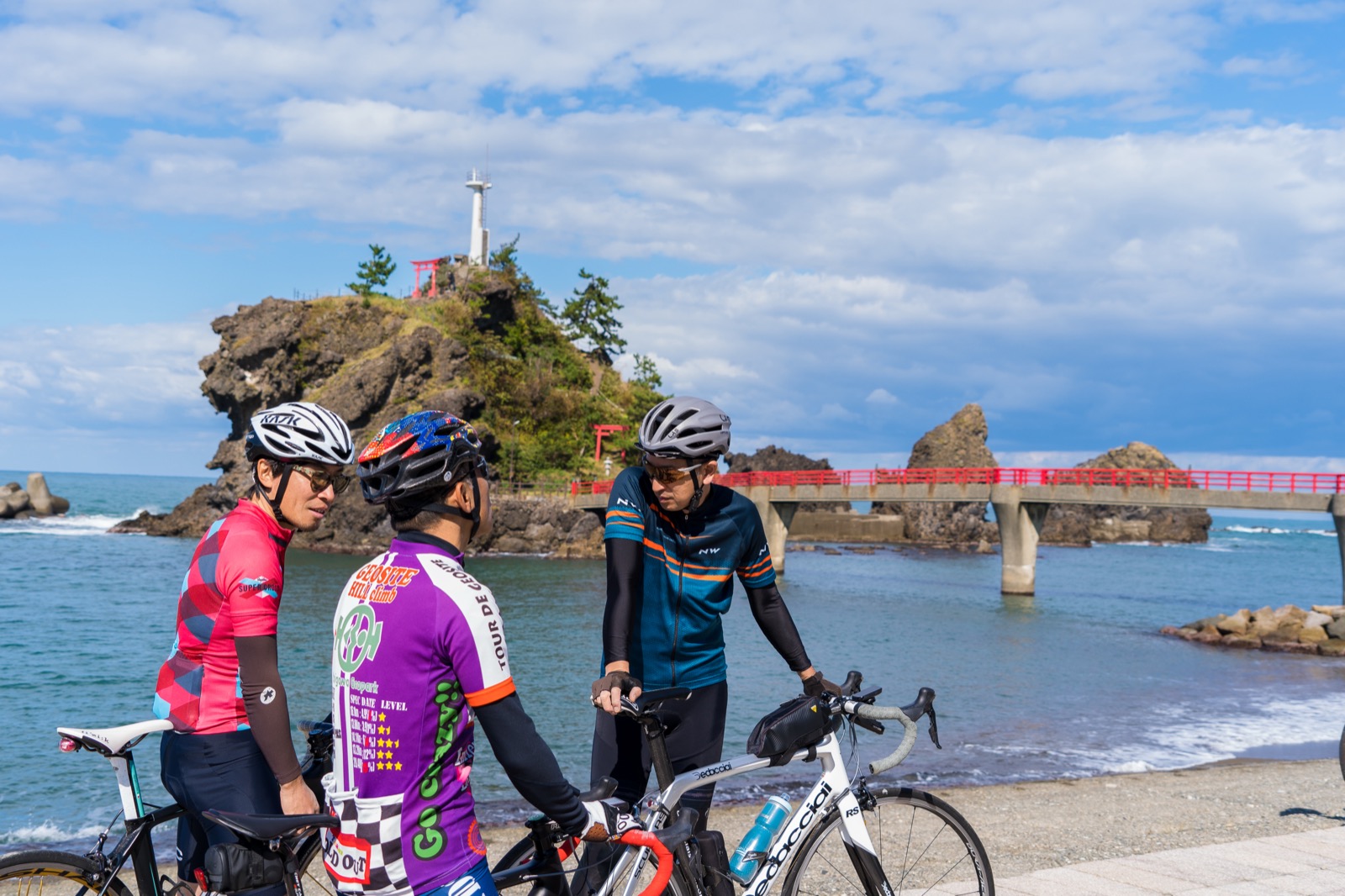 久比岐自転車道沿いの弁天岩